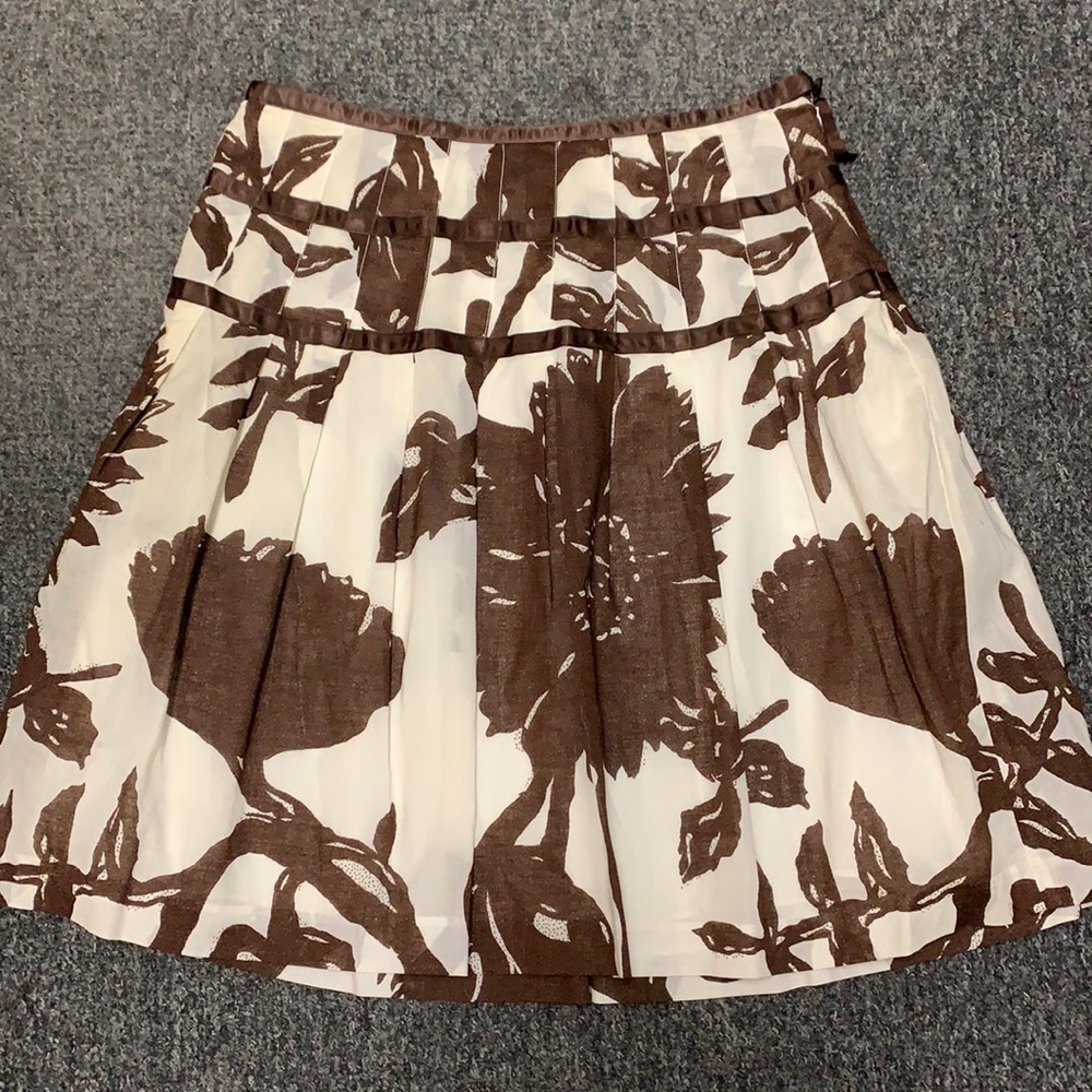 Super cute cream/brown skirt from GAP